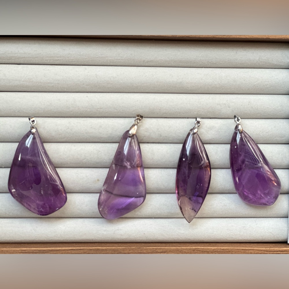 NWOT Uruguay Natural Therapy Amethyst pendant in Large size/22.42g